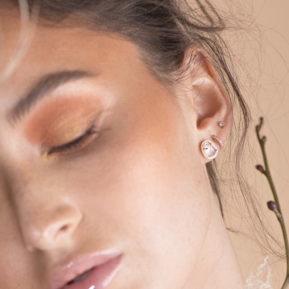 MELANIE AULD | Agate Stone Slice Earrings - Picture 3 of 3